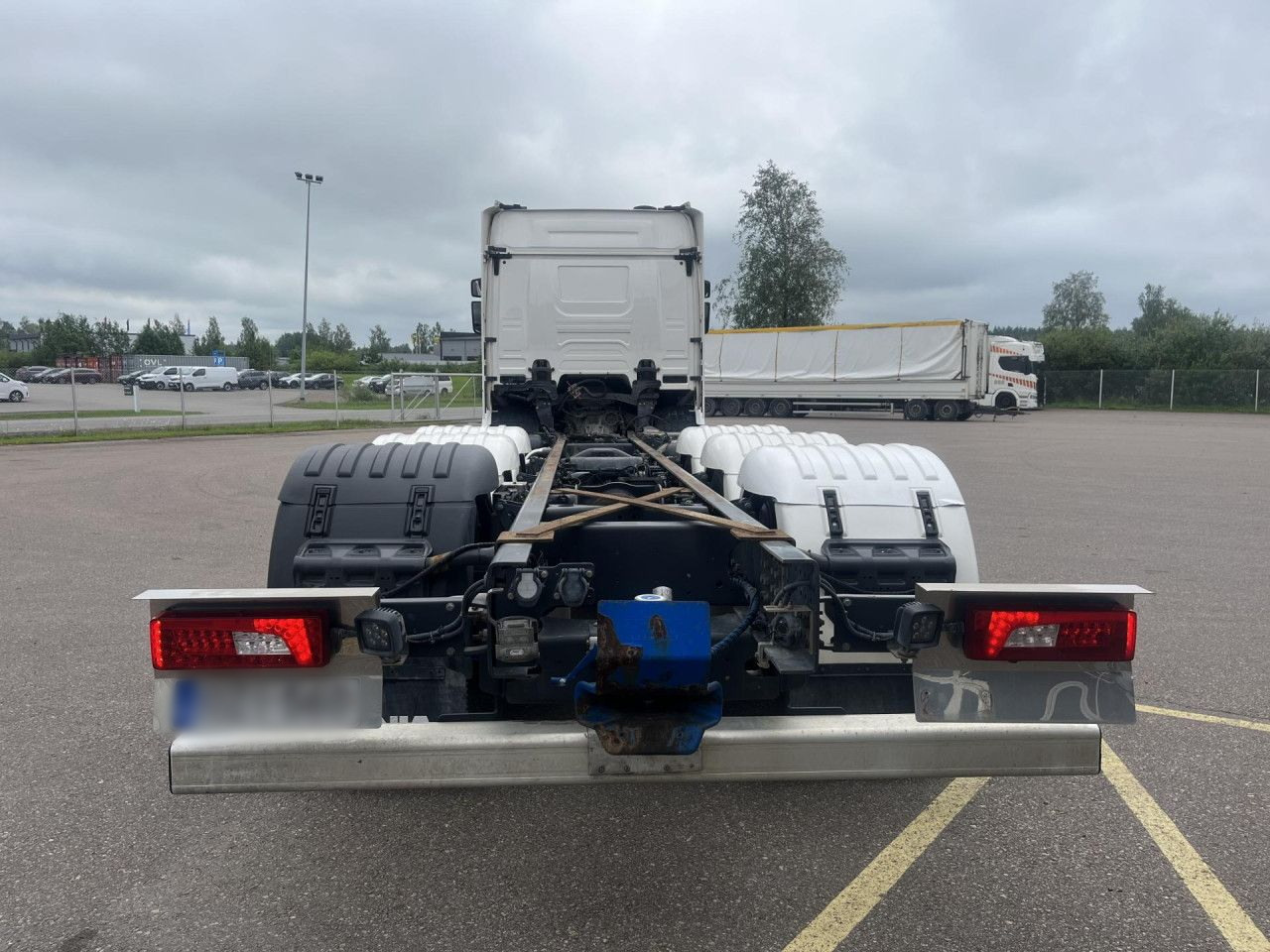 SCANIA R560 B8x4*4 / Chassis / sleeper cab / Power take-off - Fahrgestell LKW: das Bild 5 SCANIA R560 B8x4*4 / Chassis / sleeper cab / Power take-off - Fahrgestell LKW: das Bild 5