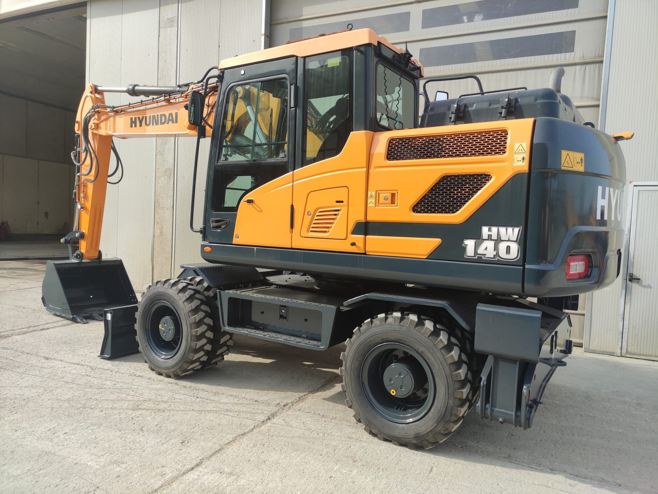 HYUNDAI HW140 - Mobilbagger: das Bild 4 HYUNDAI HW140 - Mobilbagger: das Bild 4