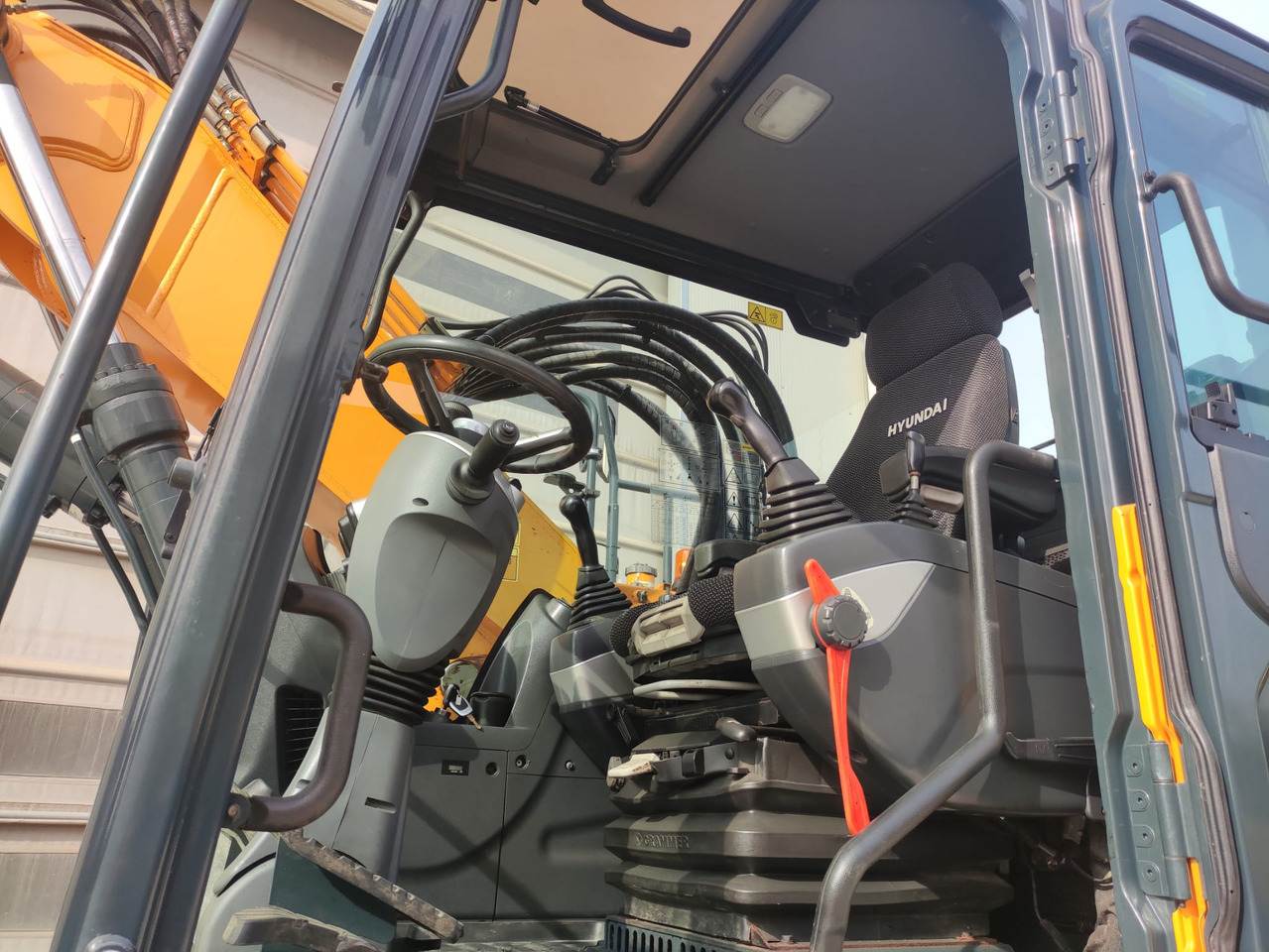 HYUNDAI HW140 - Mobilbagger: das Bild 5 HYUNDAI HW140 - Mobilbagger: das Bild 5