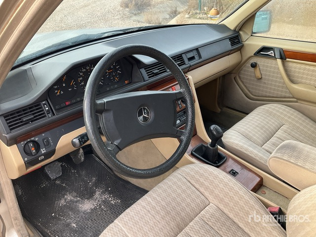 1990 Mercedes-Benz 300D Automobile - PKW: das Bild 5 1990 Mercedes-Benz 300D Automobile - PKW: das Bild 5