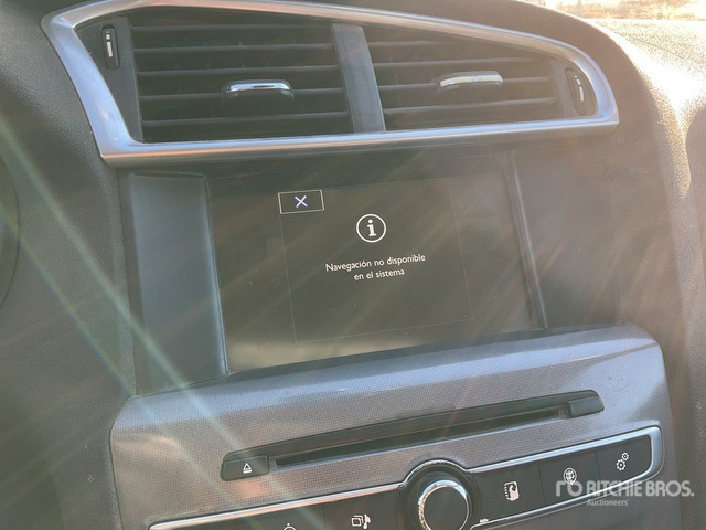 2015 Citroen C4 Blue Hdi Automobile - PKW: das Bild 5 2015 Citroen C4 Blue Hdi Automobile - PKW: das Bild 5