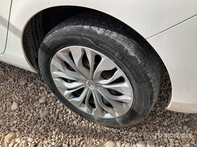 2015 Citroen C4 BlueHDI Automobile - PKW: das Bild 4 2015 Citroen C4 BlueHDI Automobile - PKW: das Bild 4