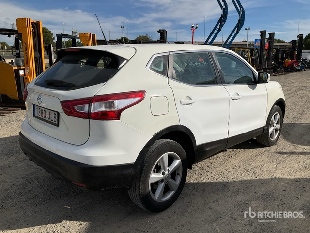 2015 Nissan Qashqai 4WD SUV - SUV/ Geländewagen: das Bild 4 2015 Nissan Qashqai 4WD SUV - SUV/ Geländewagen: das Bild 4