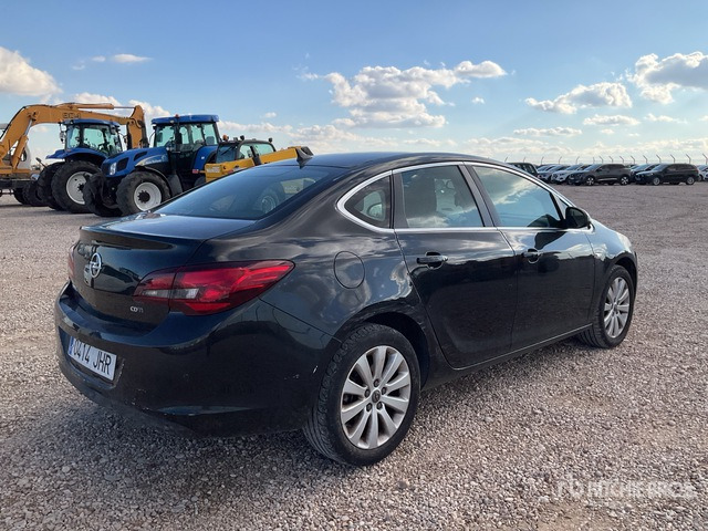 2015 Opel Astra Automobile - PKW: das Bild 5 2015 Opel Astra Automobile - PKW: das Bild 5