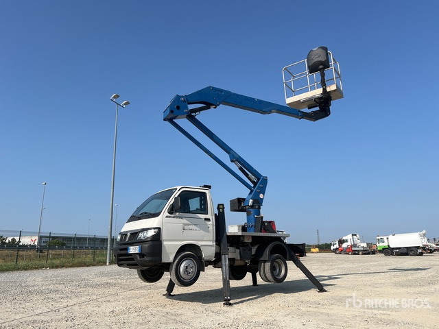 2012 Piaggio Porter 2012 Socage A314 14 m on Bucket Truck - LKW mit Arbeitsbühne: das Bild 2 2012 Piaggio Porter 2012 Socage A314 14 m on Bucket Truck - LKW mit Arbeitsbühne: das Bild 2