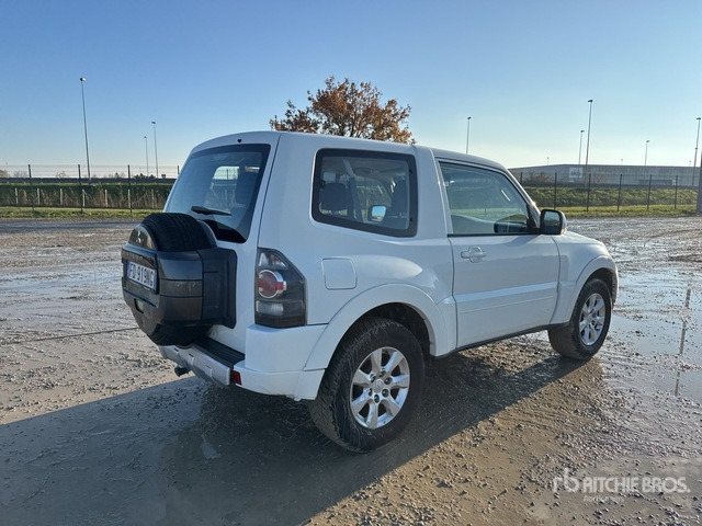 2016 Mitsubishi Pajero 3.2 SWB 4WD SUV - SUV/ Geländewagen: das Bild 3 2016 Mitsubishi Pajero 3.2 SWB 4WD SUV - SUV/ Geländewagen: das Bild 3