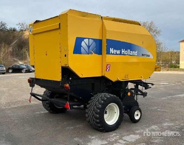 2011 New Holland BR7060 Presse A Bale Ronde Round Baler - Rundballenpresse: das Bild 1 2011 New Holland BR7060 Presse A Bale Ronde Round Baler - Rundballenpresse: das Bild 1