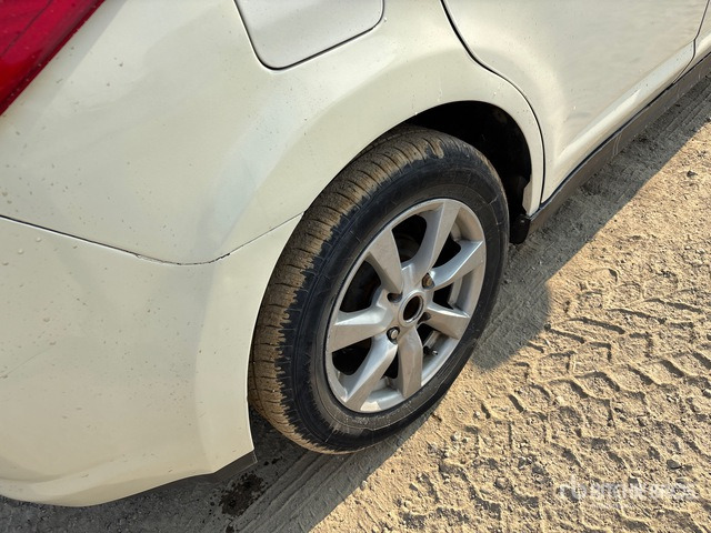 2009 Nissan Tilda Automobile - PKW: das Bild 5 2009 Nissan Tilda Automobile - PKW: das Bild 5