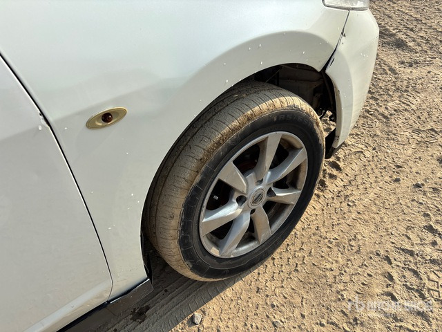 2009 Nissan Tilda Automobile - PKW: das Bild 4 2009 Nissan Tilda Automobile - PKW: das Bild 4