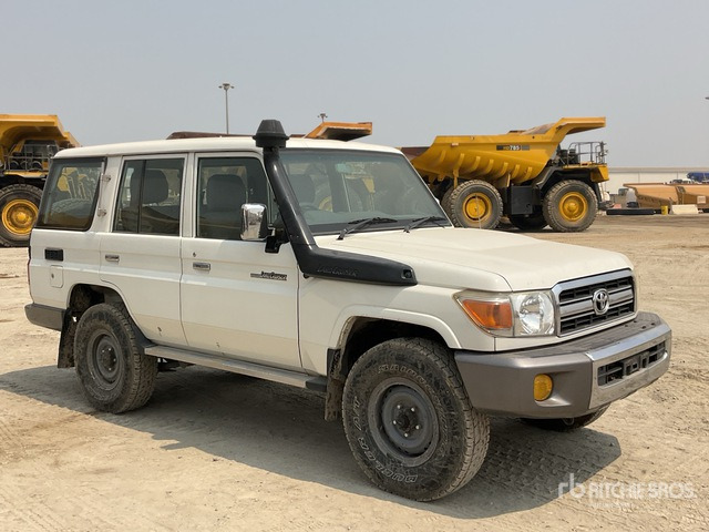 2011 Toyota Land Cruiser LX 76R 4x4 SUV - SUV/ Geländewagen: das Bild 1 2011 Toyota Land Cruiser LX 76R 4x4 SUV - SUV/ Geländewagen: das Bild 1