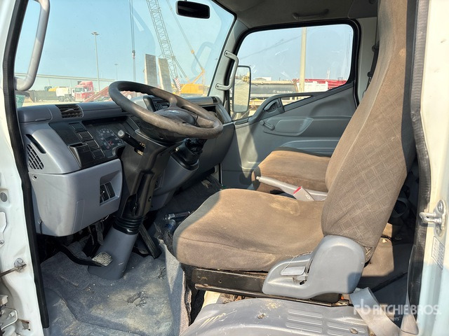 2017 Mitsubishi Canter 4x2 Crew Cab Flatbed Truck - Pritsche LKW: das Bild 4 2017 Mitsubishi Canter 4x2 Crew Cab Flatbed Truck - Pritsche LKW: das Bild 4