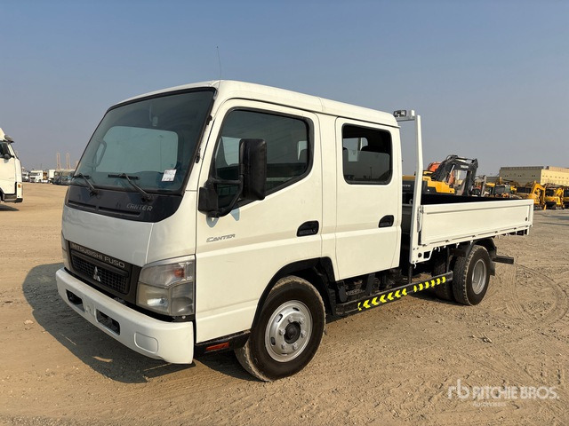 2017 Mitsubishi Canter 4x2 Crew Cab Flatbed Truck - Pritsche LKW: das Bild 1 2017 Mitsubishi Canter 4x2 Crew Cab Flatbed Truck - Pritsche LKW: das Bild 1