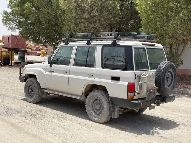 2018 Toyota Land Cruiser 76L 4x4 SUV - SUV/ Geländewagen: das Bild 4 2018 Toyota Land Cruiser 76L 4x4 SUV - SUV/ Geländewagen: das Bild 4