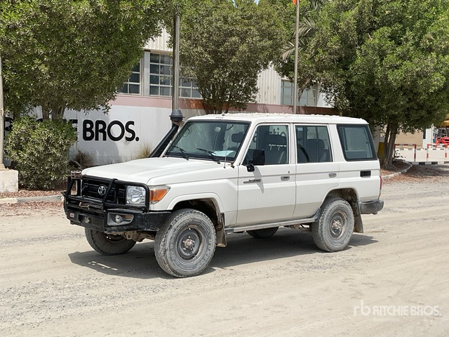 2019 Toyota Land Cruiser 76L 4x4 SUV - SUV/ Geländewagen: das Bild 1 2019 Toyota Land Cruiser 76L 4x4 SUV - SUV/ Geländewagen: das Bild 1