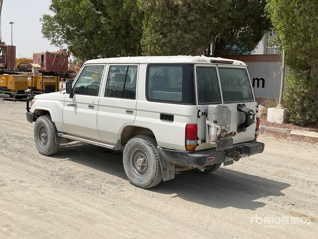 2019 Toyota Land Cruiser 76L 4x4 SUV - SUV/ Geländewagen: das Bild 4 2019 Toyota Land Cruiser 76L 4x4 SUV - SUV/ Geländewagen: das Bild 4