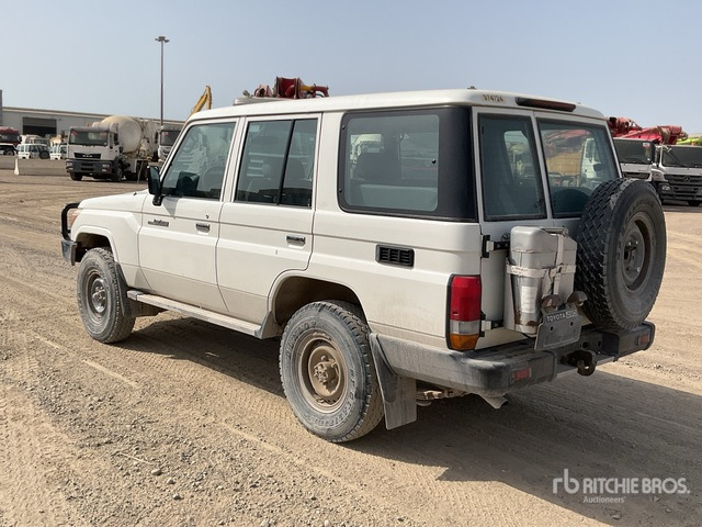 2019 Toyota Land Cruiser 76L 4x4 SUV - SUV/ Geländewagen: das Bild 3 2019 Toyota Land Cruiser 76L 4x4 SUV - SUV/ Geländewagen: das Bild 3