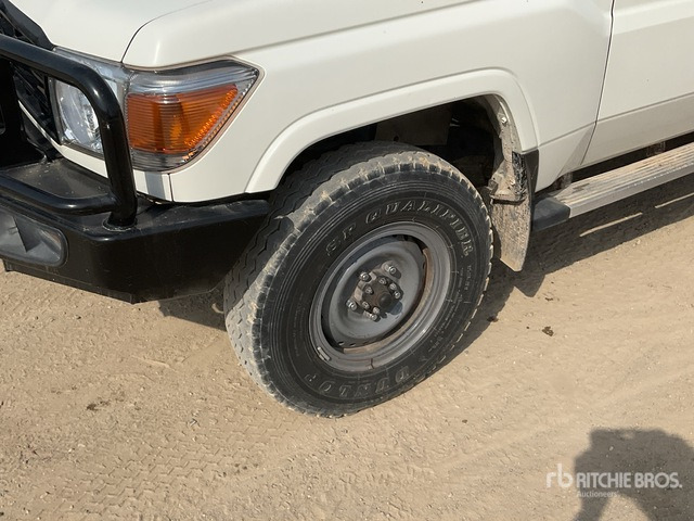 2021 Toyota Land Cruiser 76L 4x4 SUV - SUV/ Geländewagen: das Bild 5 2021 Toyota Land Cruiser 76L 4x4 SUV - SUV/ Geländewagen: das Bild 5