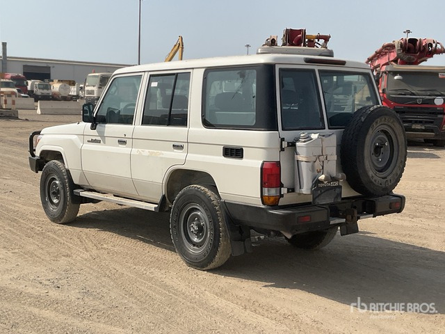 2021 Toyota Land Cruiser 76L 4x4 SUV - SUV/ Geländewagen: das Bild 3 2021 Toyota Land Cruiser 76L 4x4 SUV - SUV/ Geländewagen: das Bild 3
