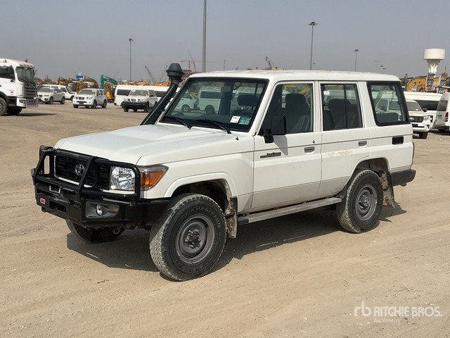 2021 Toyota Land Cruiser 76L 4x4 SUV - SUV/ Geländewagen: das Bild 1 2021 Toyota Land Cruiser 76L 4x4 SUV - SUV/ Geländewagen: das Bild 1