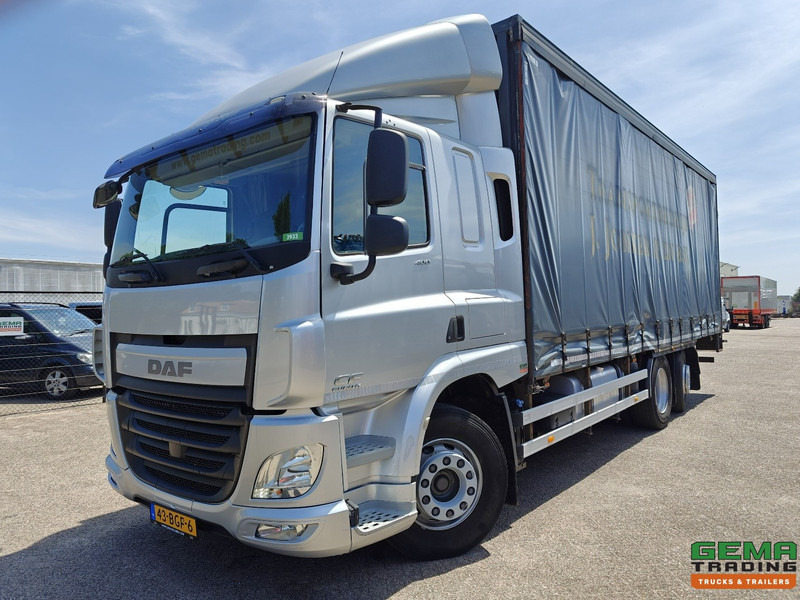 DAF CF 400 FAN 6x2/4 SpaceCab Euro6A - Schuifzeilenbak 7.7m + Laadklep 2000kg - HH Vloer - AanhangerKoppeling - Plane LKW: das Bild 1 DAF CF 400 FAN 6x2/4 SpaceCab Euro6A - Schuifzeilenbak 7.7m + Laadklep 2000kg - HH Vloer - AanhangerKoppeling - Plane LKW: das Bild 1