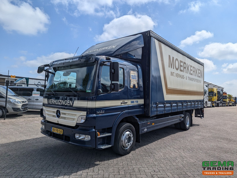 Mercedes-Benz ATEGO 1222 L 4x2 Slaapcab Euro5 - Standkachel - Schuifzeilen/Gesloten Bak 6.5m + laadklep 1500kg - Plane LKW: das Bild 1 Mercedes-Benz ATEGO 1222 L 4x2 Slaapcab Euro5 - Standkachel - Schuifzeilen/Gesloten Bak 6.5m + laadklep 1500kg - Plane LKW: das Bild 1