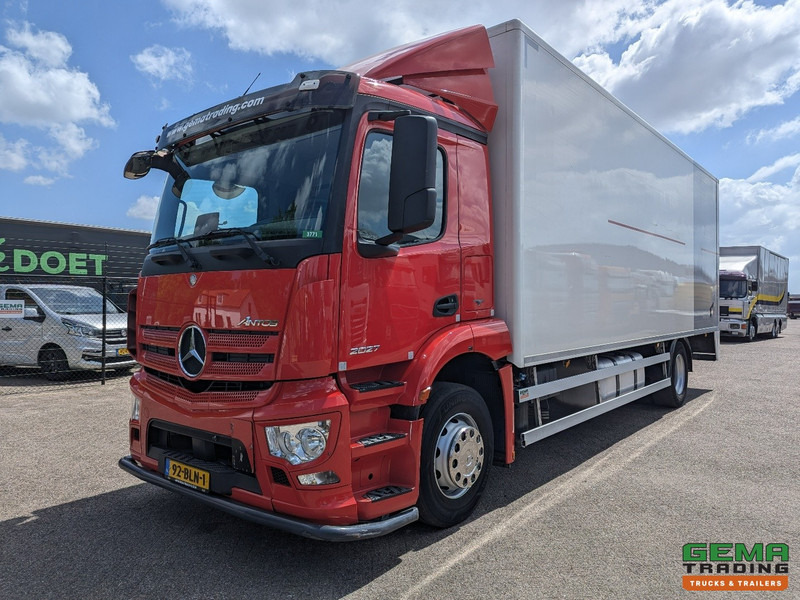 Mercedes-Benz Antos 2027 4x2 Dagcab Euro6C - GeslotenBak 7.6m - Laadklep 2000KG - 11/2025 APK - Koffer LKW: das Bild 1 Mercedes-Benz Antos 2027 4x2 Dagcab Euro6C - GeslotenBak 7.6m - Laadklep 2000KG - 11/2025 APK - Koffer LKW: das Bild 1