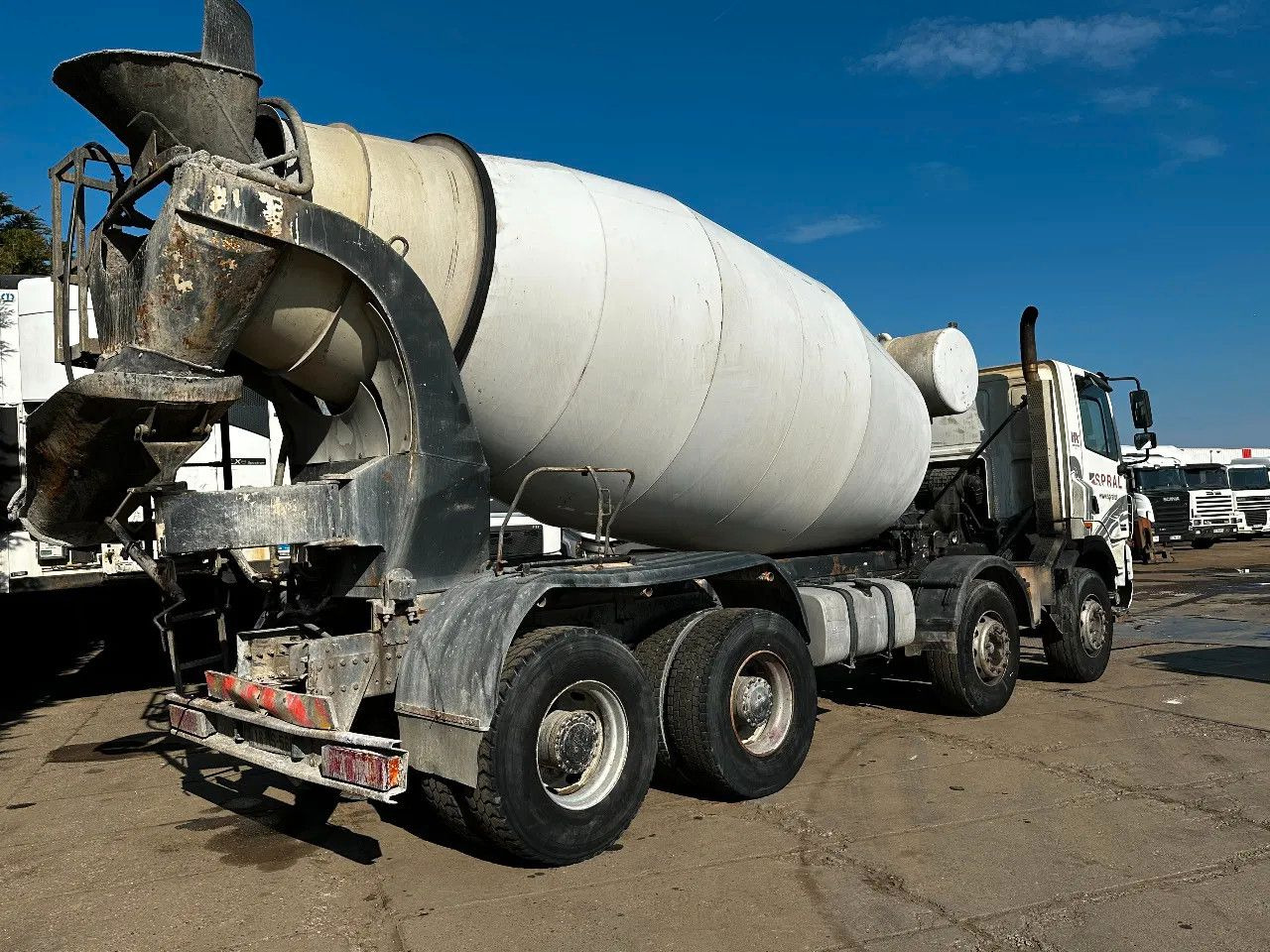 DAF CF 85.430 8X4 9m3 Mixer Spring/Spring ZF Manual - Fahrmischer: das Bild 4 DAF CF 85.430 8X4 9m3 Mixer Spring/Spring ZF Manual - Fahrmischer: das Bild 4