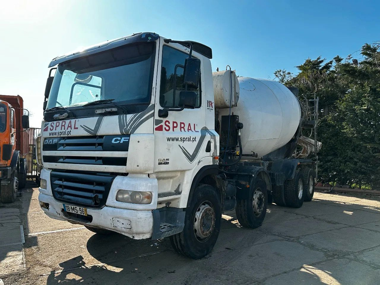 DAF CF 85.430 8X4 9m3 Mixer Spring/Spring ZF Manual - Fahrmischer: das Bild 2 DAF CF 85.430 8X4 9m3 Mixer Spring/Spring ZF Manual - Fahrmischer: das Bild 2