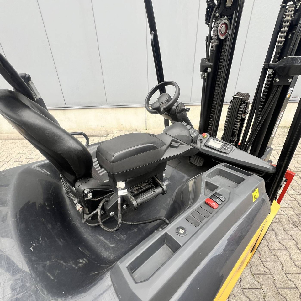 Caterpillar EP35N-80E - Elektrostapler: das Bild 5 Caterpillar EP35N-80E - Elektrostapler: das Bild 5
