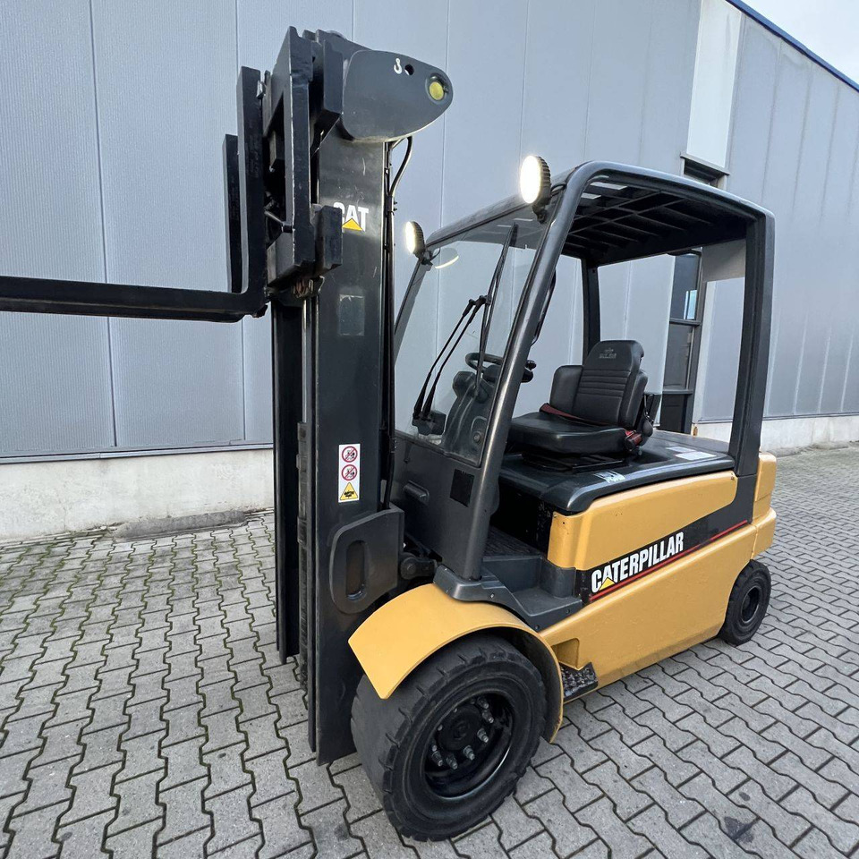 Caterpillar EP50 - Elektrostapler: das Bild 3 Caterpillar EP50 - Elektrostapler: das Bild 3