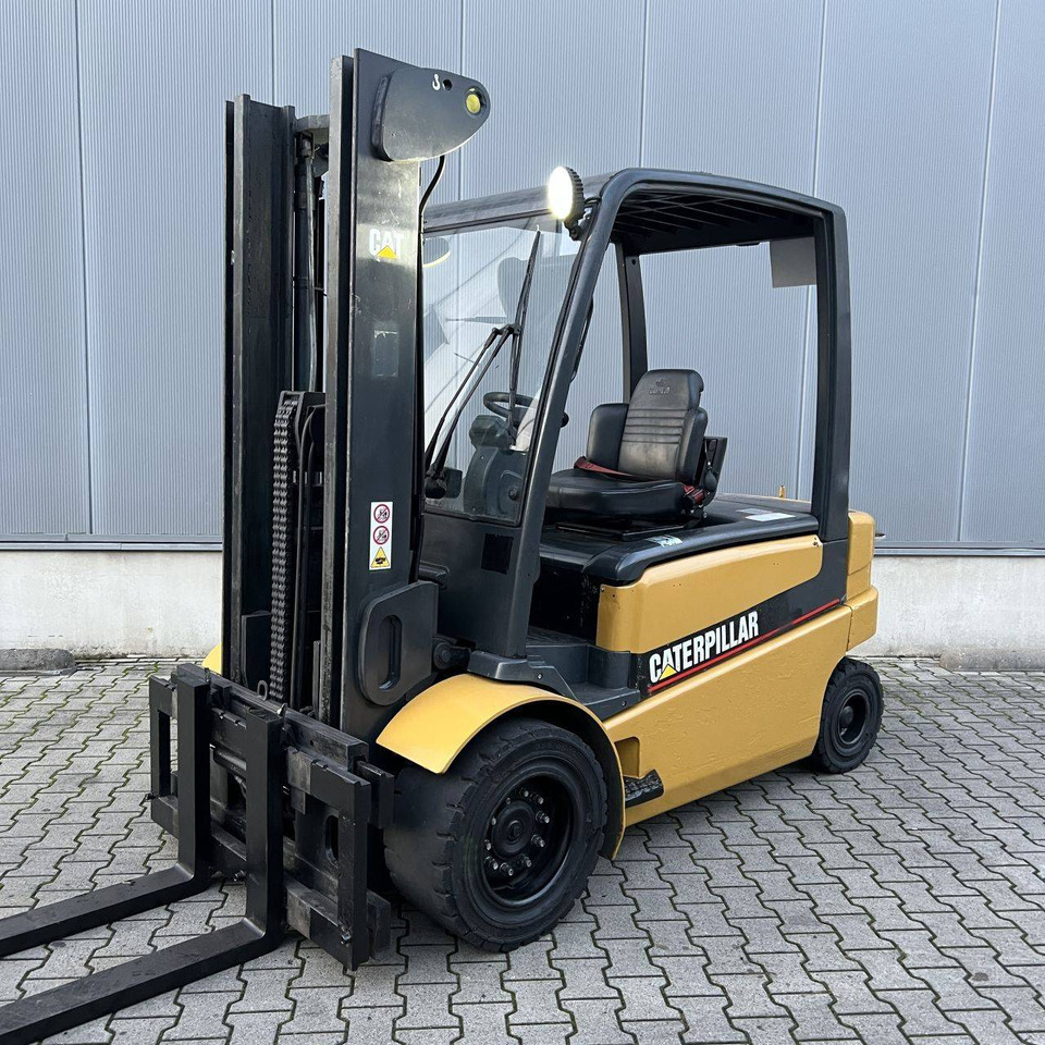Caterpillar EP50 - Elektrostapler: das Bild 1 Caterpillar EP50 - Elektrostapler: das Bild 1