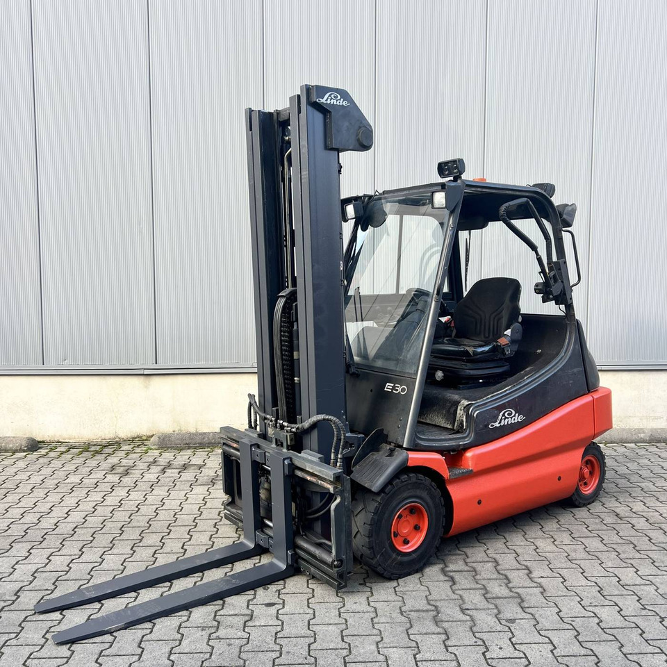 Linde E30 (336-02) - Elektrostapler: das Bild 1 Linde E30 (336-02) - Elektrostapler: das Bild 1
