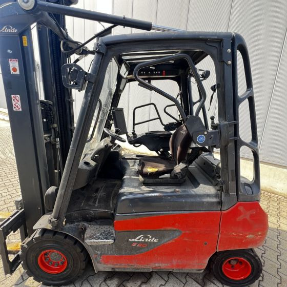 Linde E30 (387) - Elektrostapler: das Bild 3 Linde E30 (387) - Elektrostapler: das Bild 3
