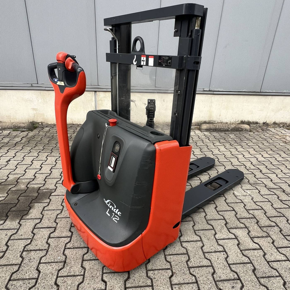 Linde L12 (1172) - Hochhubwagen: das Bild 1 Linde L12 (1172) - Hochhubwagen: das Bild 1