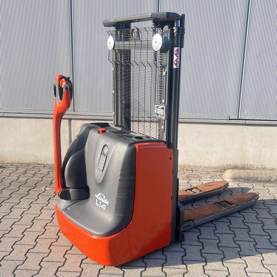 Linde L14C (1169) - Hochhubwagen: das Bild 1 Linde L14C (1169) - Hochhubwagen: das Bild 1