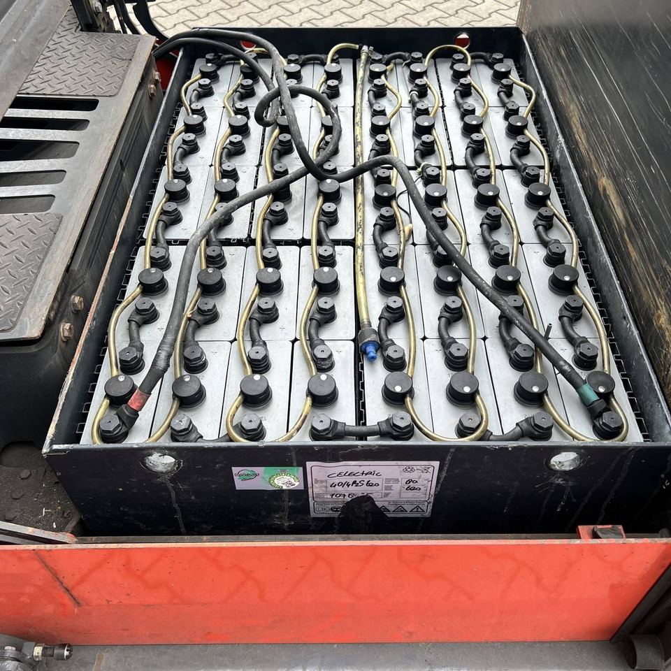 Linde P250 SWB (127) - Schleppfahrzeug: das Bild 4 Linde P250 SWB (127) - Schleppfahrzeug: das Bild 4