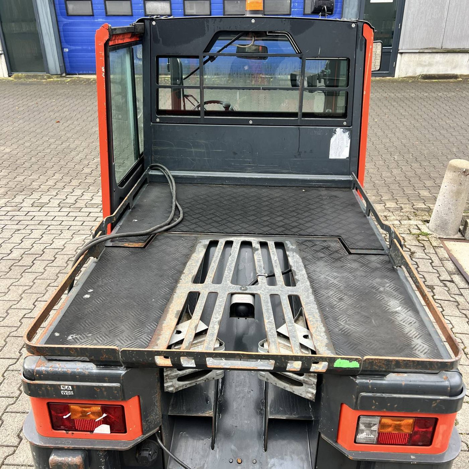Linde P250 SWB (127) - Schleppfahrzeug: das Bild 2 Linde P250 SWB (127) - Schleppfahrzeug: das Bild 2