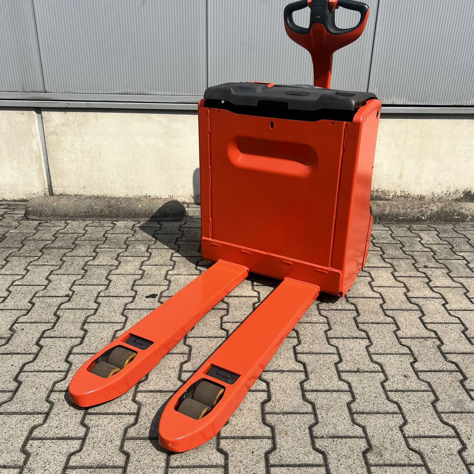 Linde T16 (1152) - Niederhubwagen: das Bild 2 Linde T16 (1152) - Niederhubwagen: das Bild 2