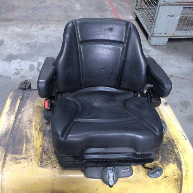 Motor cover with seat - Sitz für Flurförderzeug: das Bild 2 Motor cover with seat - Sitz für Flurförderzeug: das Bild 2