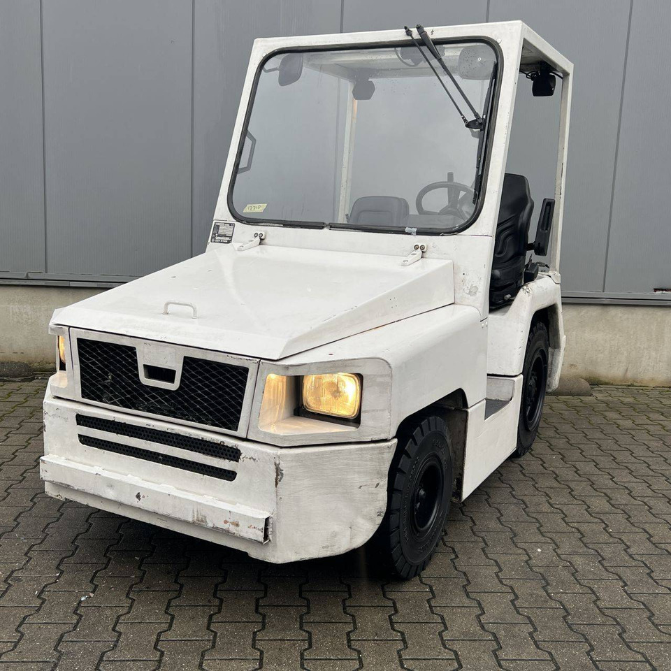 Nissan FV02A25U - Schleppfahrzeug: das Bild 1 Nissan FV02A25U - Schleppfahrzeug: das Bild 1