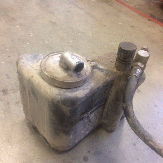 Oil Tank for Linde E15, Series 324 - Hydrauliktank für Flurförderzeug: das Bild 2 Oil Tank for Linde E15, Series 324 - Hydrauliktank für Flurförderzeug: das Bild 2