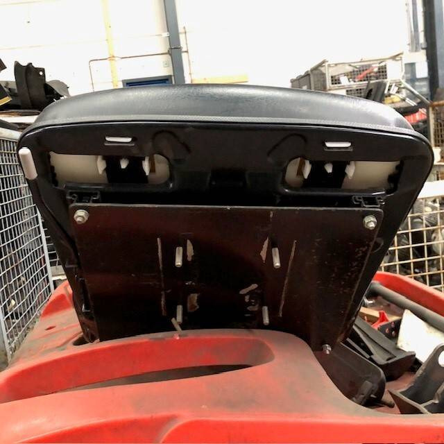Seat for Linde P60, Series 126 - Sitz für Flurförderzeug: das Bild 4 Seat for Linde P60, Series 126 - Sitz für Flurförderzeug: das Bild 4