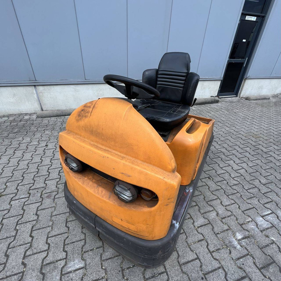 Still R06 (126) - Schleppfahrzeug: das Bild 2 Still R06 (126) - Schleppfahrzeug: das Bild 2