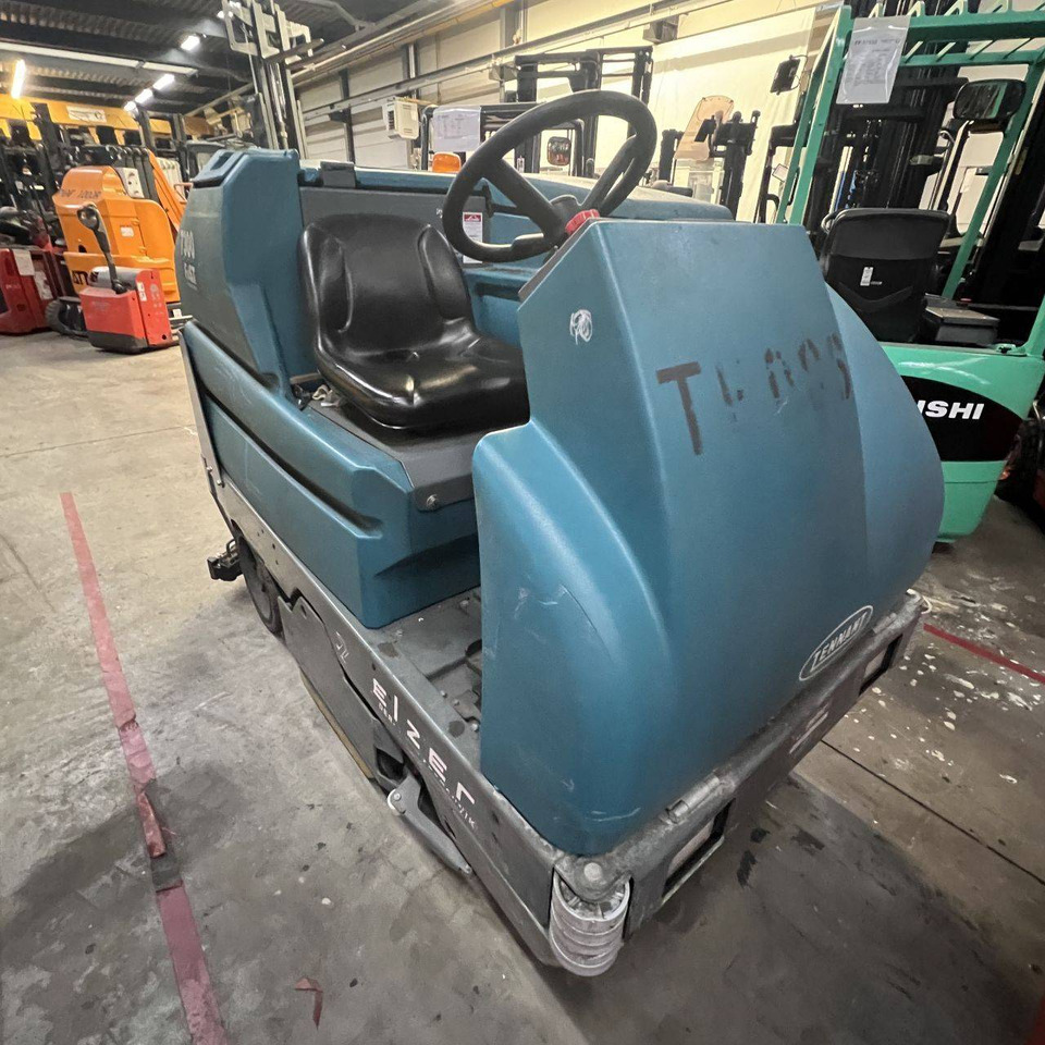 Tennant 7300 Fast - Scheuersaugmaschine: das Bild 3 Tennant 7300 Fast - Scheuersaugmaschine: das Bild 3