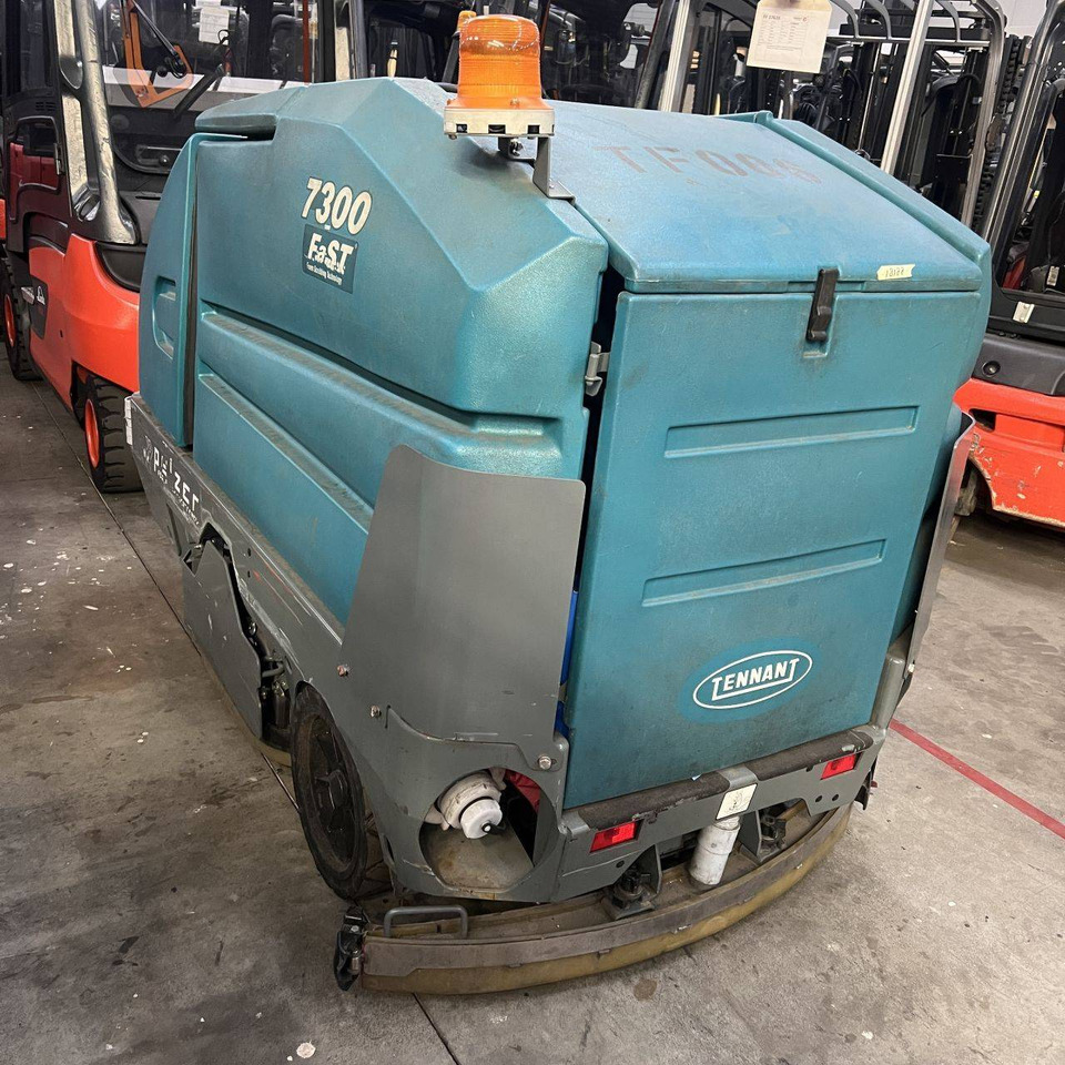 Tennant 7300 Fast - Scheuersaugmaschine: das Bild 1 Tennant 7300 Fast - Scheuersaugmaschine: das Bild 1