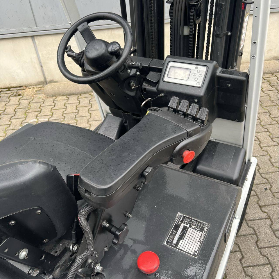 Unicarriers ET16 (AG1N12L16Q) - Elektrostapler: das Bild 4 Unicarriers ET16 (AG1N12L16Q) - Elektrostapler: das Bild 4