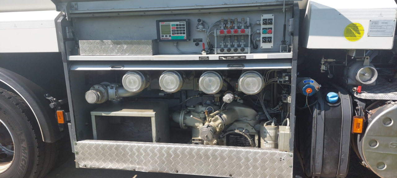 Tankwagen SCANIA: das Bild 13