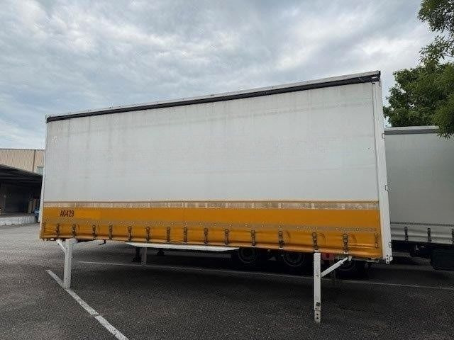 Krone 2 x WB 7,82 Jumbo, Hubdach, Edscha + Anh. Tandem - Planenaufbau: das Bild 3 Krone 2 x WB 7,82 Jumbo, Hubdach, Edscha + Anh. Tandem - Planenaufbau: das Bild 3