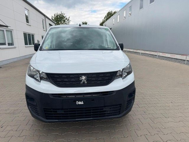 Peugeot Partner Premium Elektro L3H1, 100 kW - Personentransporter, Elektro-Transporter: das Bild 2 Peugeot Partner Premium Elektro L3H1, 100 kW - Personentransporter, Elektro-Transporter: das Bild 2