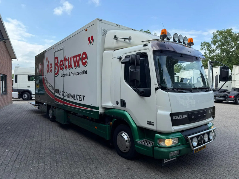 DAF LF 45.220 Laadklep/LBW Zijdeur Airco Slaapcabine AHK - Koffer LKW: das Bild 2 DAF LF 45.220 Laadklep/LBW Zijdeur Airco Slaapcabine AHK - Koffer LKW: das Bild 2